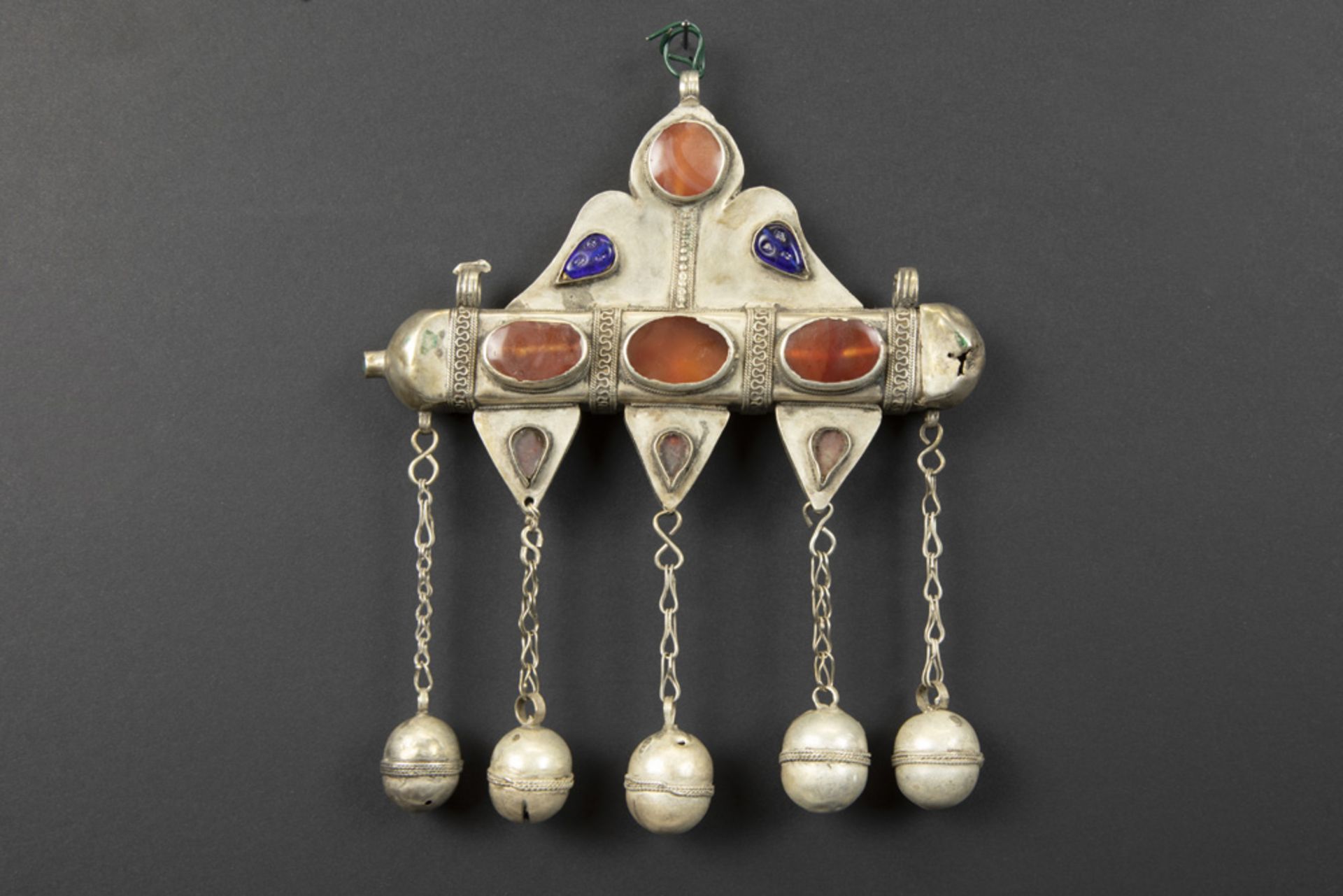 antique Turkmen pendant in silver with lapis and carnelian || Antiek Turkmeens pendatief in zilver