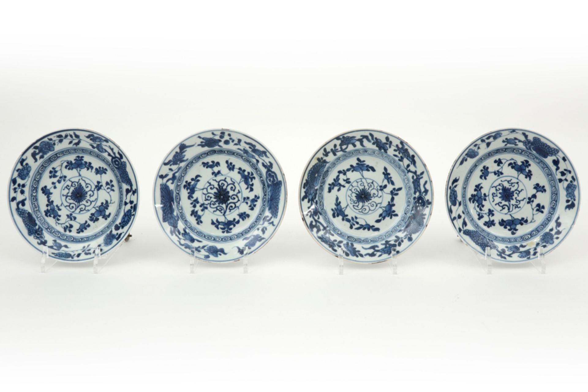 series of four small 18th Cent. Chinese plates in porcelain with a blue-white decor || Reeks van