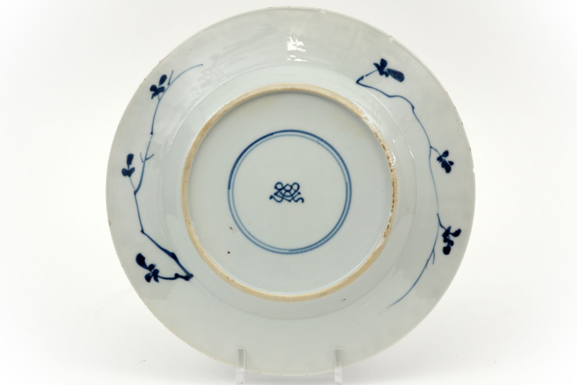 18th Cent. Kang Hsi period dish in marked porcelain with a blue-white decor with a fish scales motif - Bild 2 aus 2