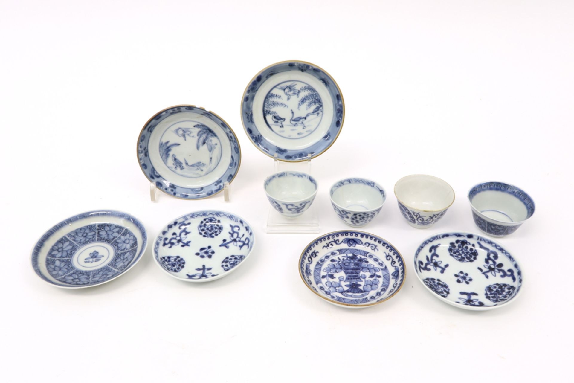 ten pieces of 18th Cent. Chinese porcelain with blue-white decor : cups and saucers || Lot (10)