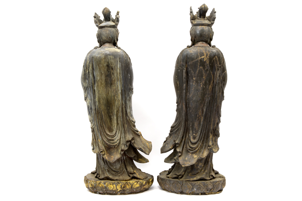 pair of quite big Chinese Qing dynasty "Buddhist Monk" sculptures in polychromed wood || CENTRAAL - Image 4 of 4