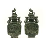 pair of Chinese Honan jade vases with lid with elephant || Paar Chinese vazen met deksel bekroond