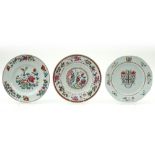three 18th Cent. Chinese plates in porcelain with a polychrome decor, one with a crest || Lot van
