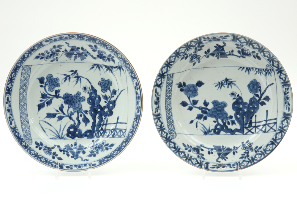 pair of 18th Cent. Chinese plates in porcelain with a blue-white decor with a scroll with garden