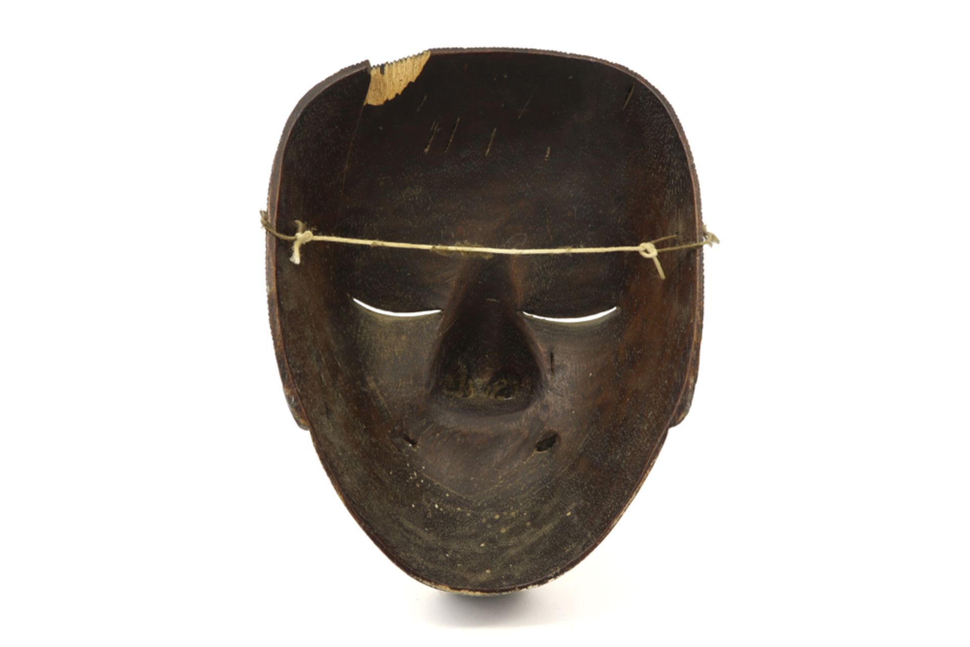 Balinese dance mask in wood with well preserved polychromy || Mooi oud Balinees dansmasker in hout - Image 3 of 3