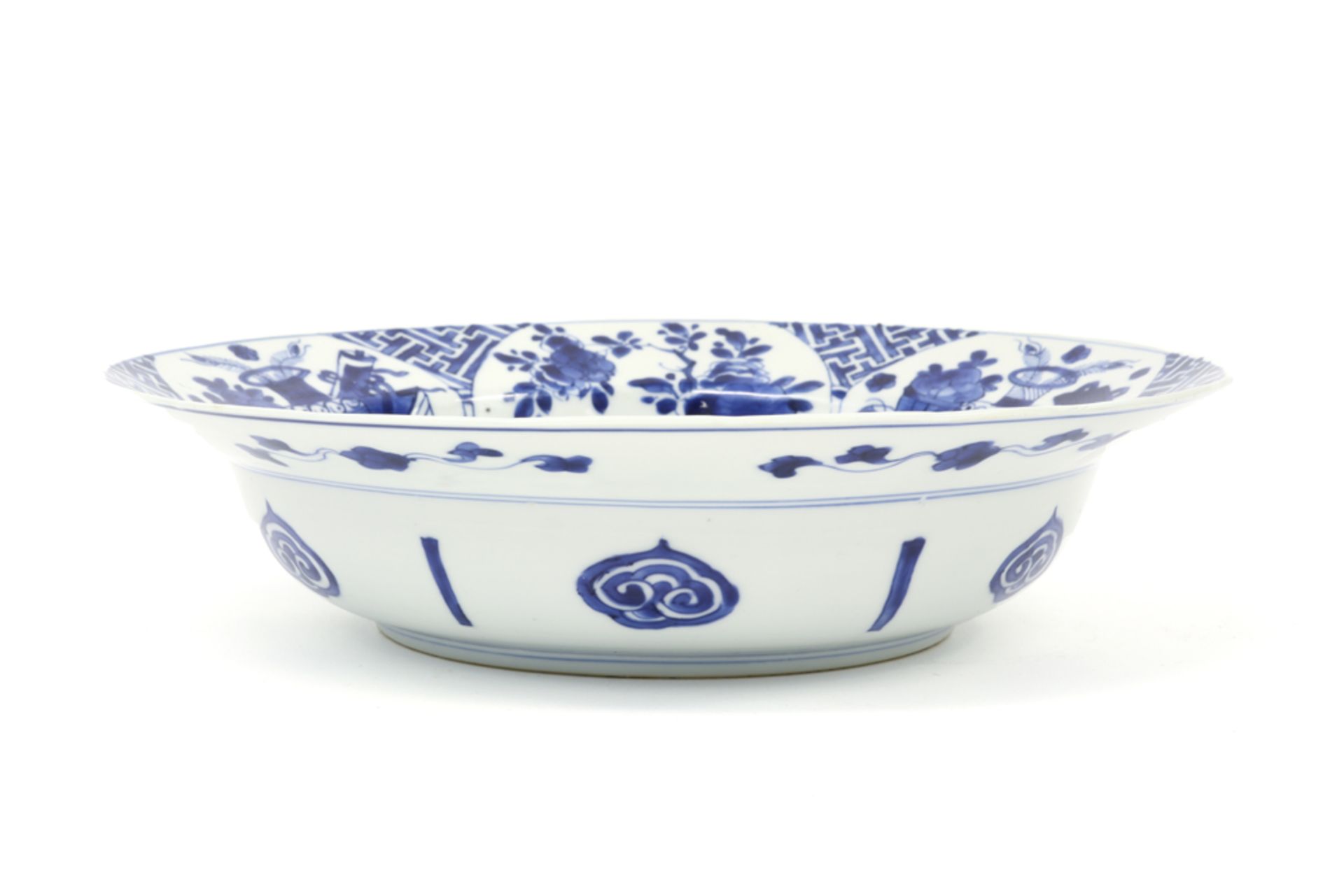 17th/18th Cent. Chinese Kang Hsi period bowl in marked porcelain with blue-white floral decor || - Bild 3 aus 3