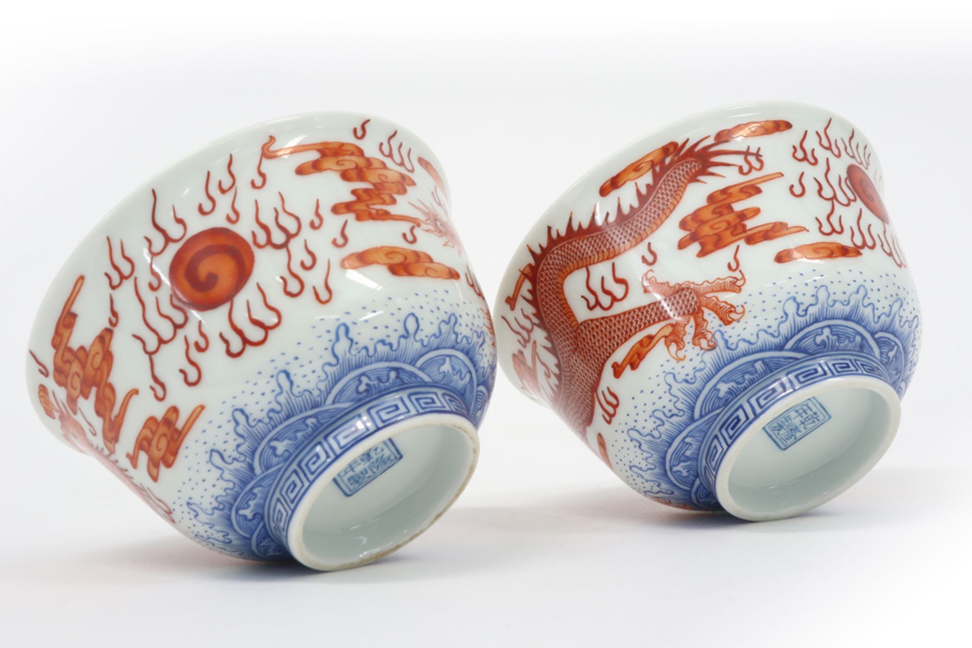pair of Chinese cups in marked porcelain with blue-white and sanguine decors, one with a dragon - Image 5 of 6