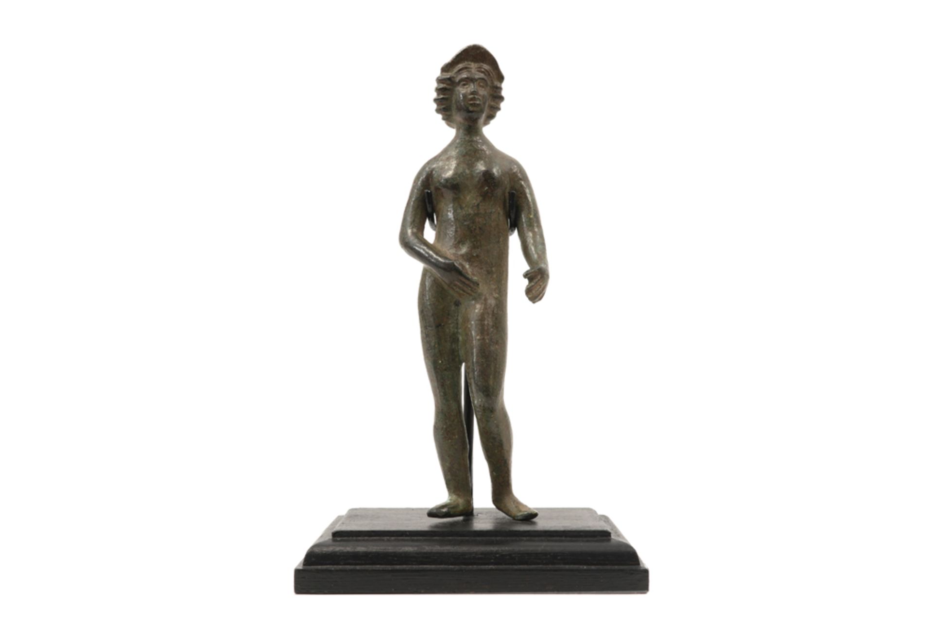 Ancient Roman bronze sculpture depicting a nude Venus with certificate from "Pax Romana - London" ||