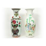 two Chinese vases in porcelain with polychrome decor || Twee Chinese vazen in porselein met