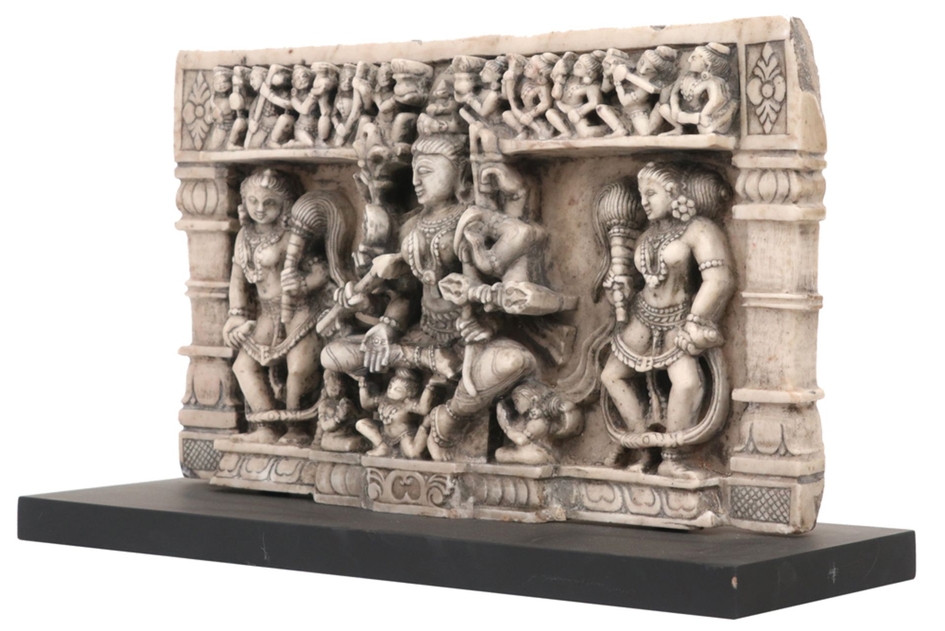 12th Cent. northern Indian white marble sculpture with a finely sculpted frieze with Durga - Bild 2 aus 4