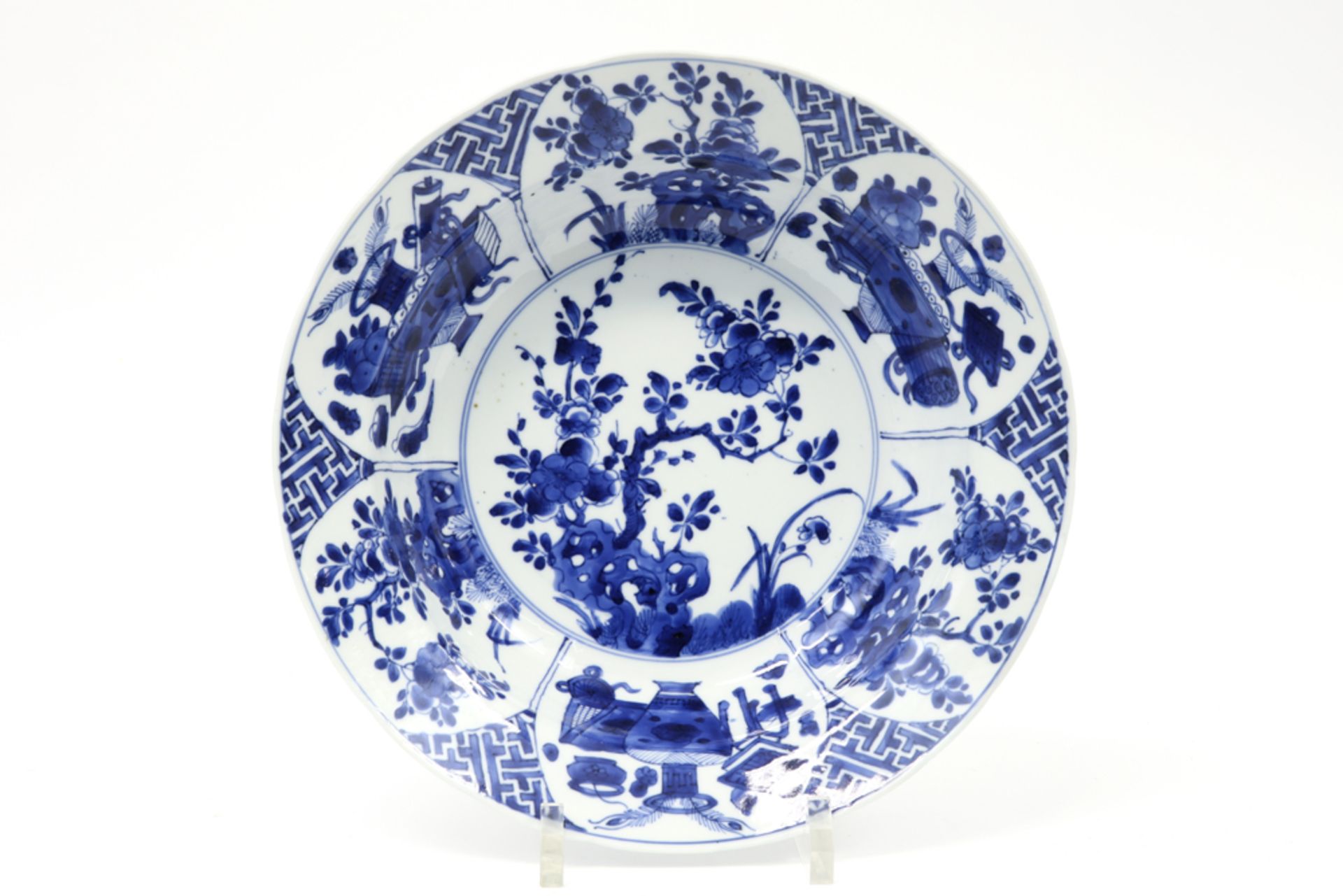 17th/18th Cent. Chinese Kang Hsi period bowl in marked porcelain with blue-white floral decor ||