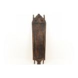 'antique' Indian Ayurveda "droni" massage table in wood patinated by frequent use || 'Antieke'