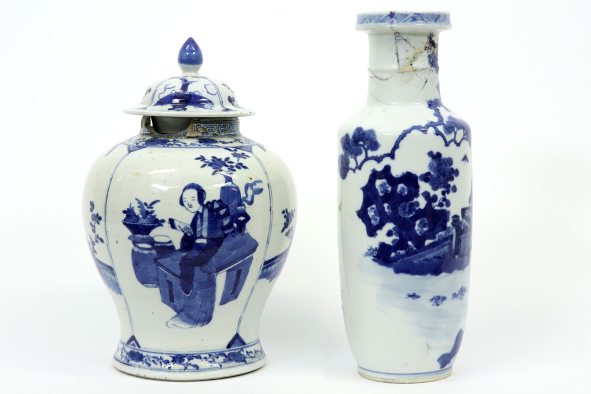 two antique Chinese damaged items in marked porcelain with a blue-white decor : a vase with cover - Image 2 of 4