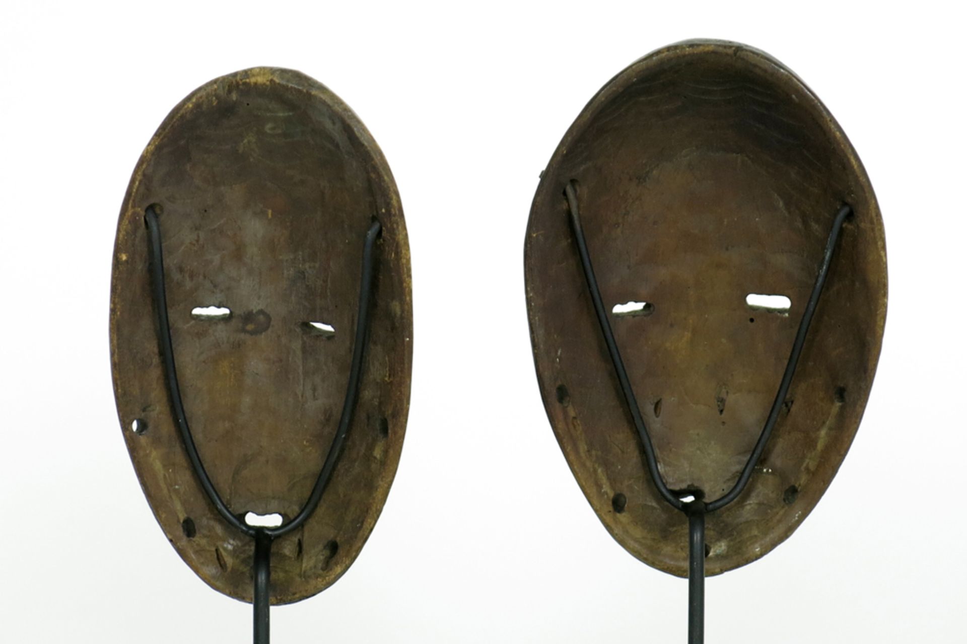 two African Congolese 'Lega' masks in wood with typical shape and features || AFRIKA - KONGO - 1° - Image 2 of 3
