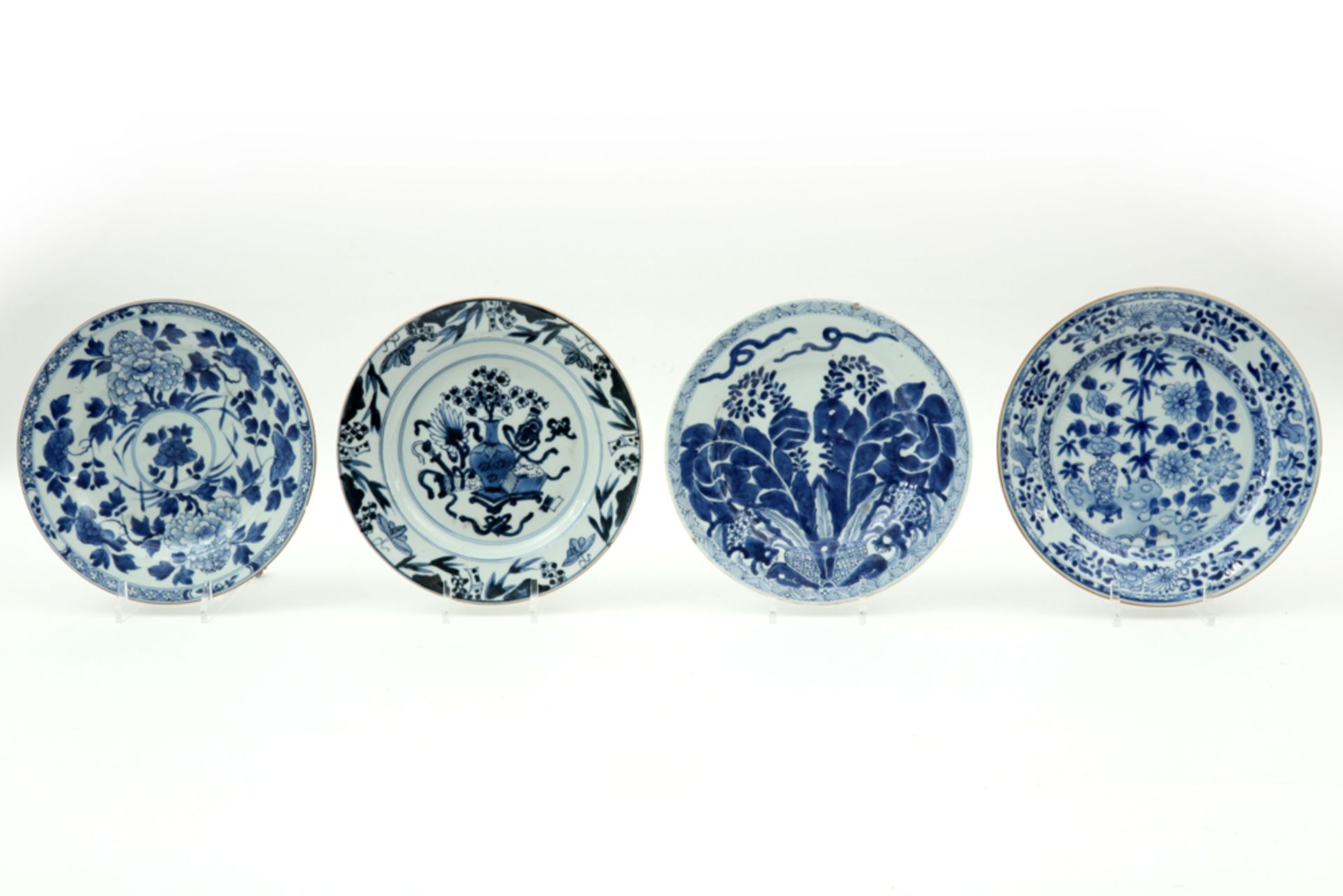 four 18th Cent. Chinese plates in porcelain with a blue-white decor || Lot van vier achttiende