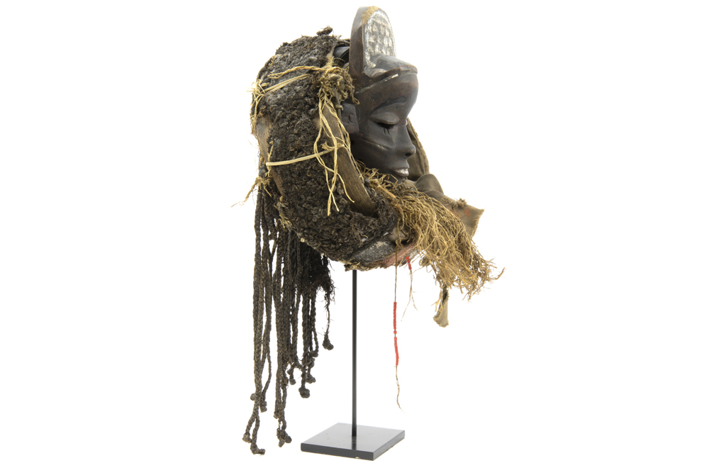 good old Congolese "Pende" forehead mask with headdress in wood and vegetal fibres with - Image 2 of 4