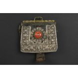 antique Tibetan purse in leather, brass and silver with a red coral bead || Antieke Tibetaanse beurs