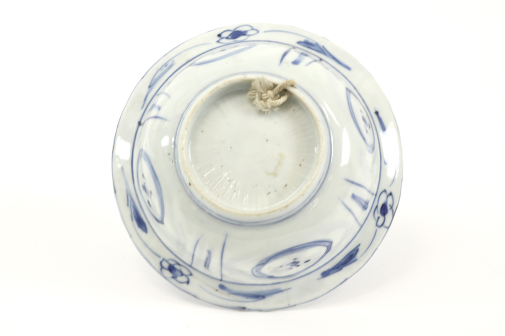 17th Cent. Chinese Wanli period bowl in porcelain with a blue-white decor || Zeventiende eeuwse - Bild 2 aus 2