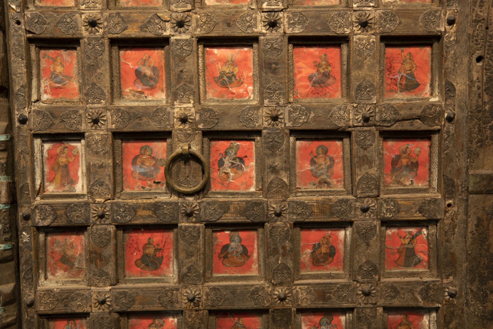 pair of antique Indian doors from a haveli in Shekhawati (Rajasthan) - in wood with original metal - Image 3 of 4