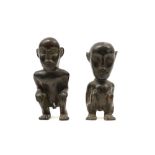 pair of small Balinese ancestral figures || Paar ca 50 jaar oude Balinese vooroudersculptuurtjes -