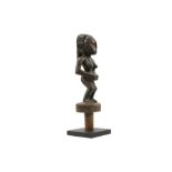 Inguru wooden sculpture, part of a chief's staff || "Inguru" sculptuur in hout : kop van een staf