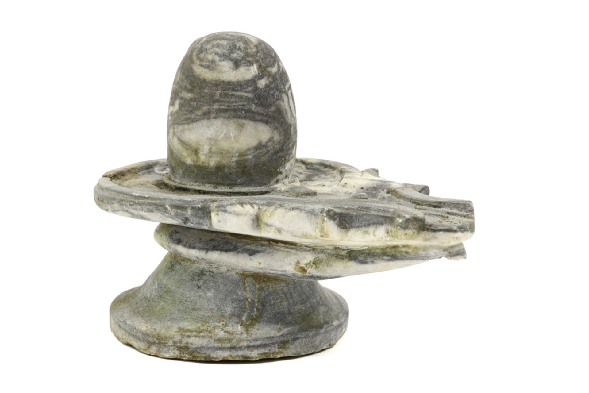 Indian stone sculpture in the shape of a lingam in a yoni (symbolizing the masculine and - Bild 2 aus 4