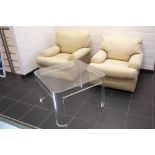 pair of nineties vintage seats and a design fancy table in plexi and glass || Lot van een paar