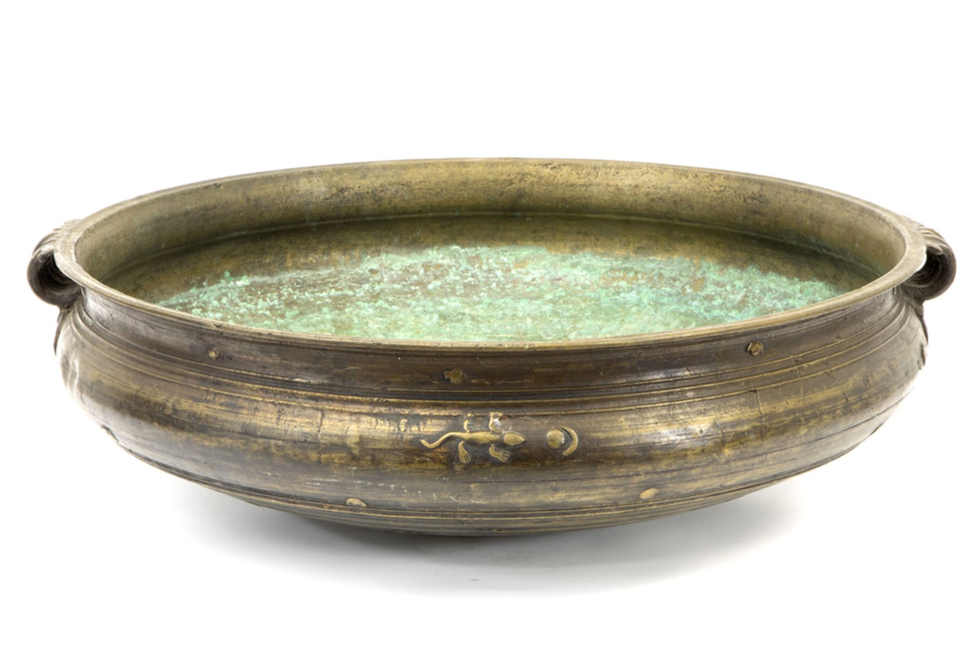 antique (?) Indian "Charakku" or "Urly" temple cooking basin in bronze || Antieke Indische " - Image 3 of 4