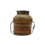 African, probably Congolese, lidded basket in braided vegetal fibres || Centraal-Afrikaanse, allicht