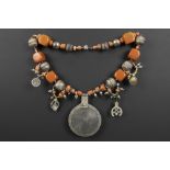 North African Berber necklace with beads in silver, amber and coral || Collier van de Noord-