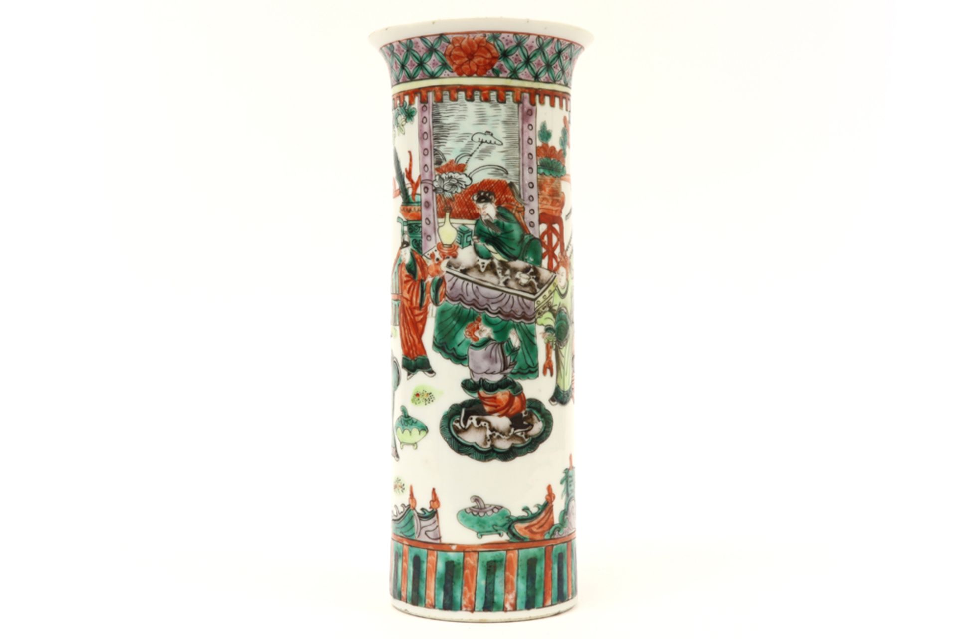 antique Chinese vase in porcelain with a Famille Verte decor with a with court scene with figures ||