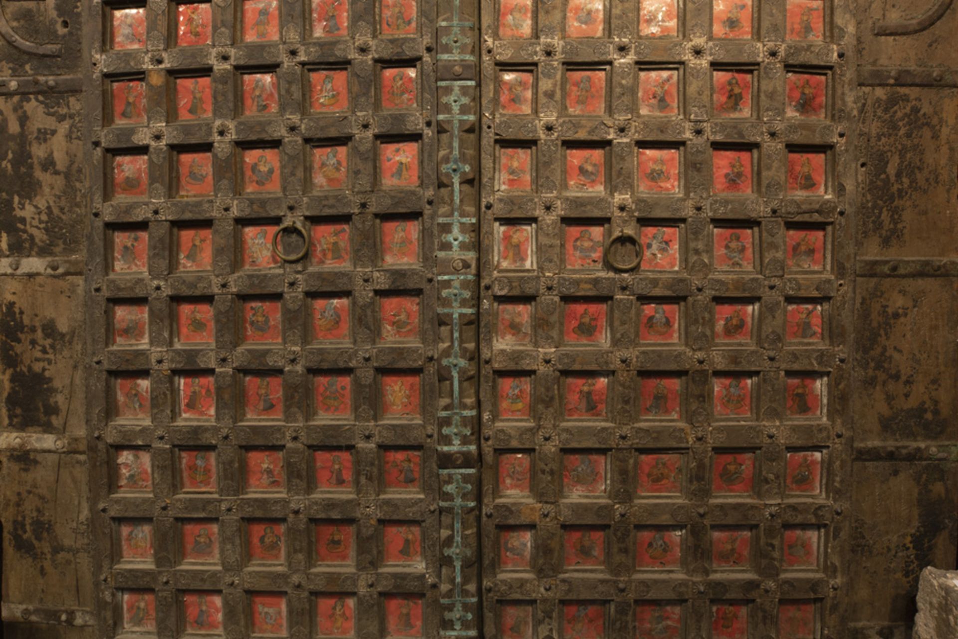 pair of antique Indian doors from a haveli in Shekhawati (Rajasthan) - in wood with original metal - Image 2 of 4