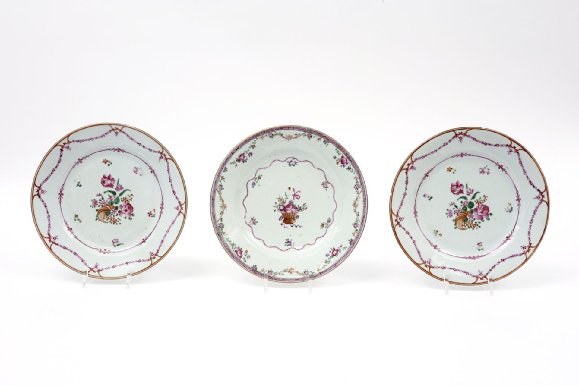 three 18th Cent. Chinese plates in porcelain with a polychrome flower decor || Drie achttiende