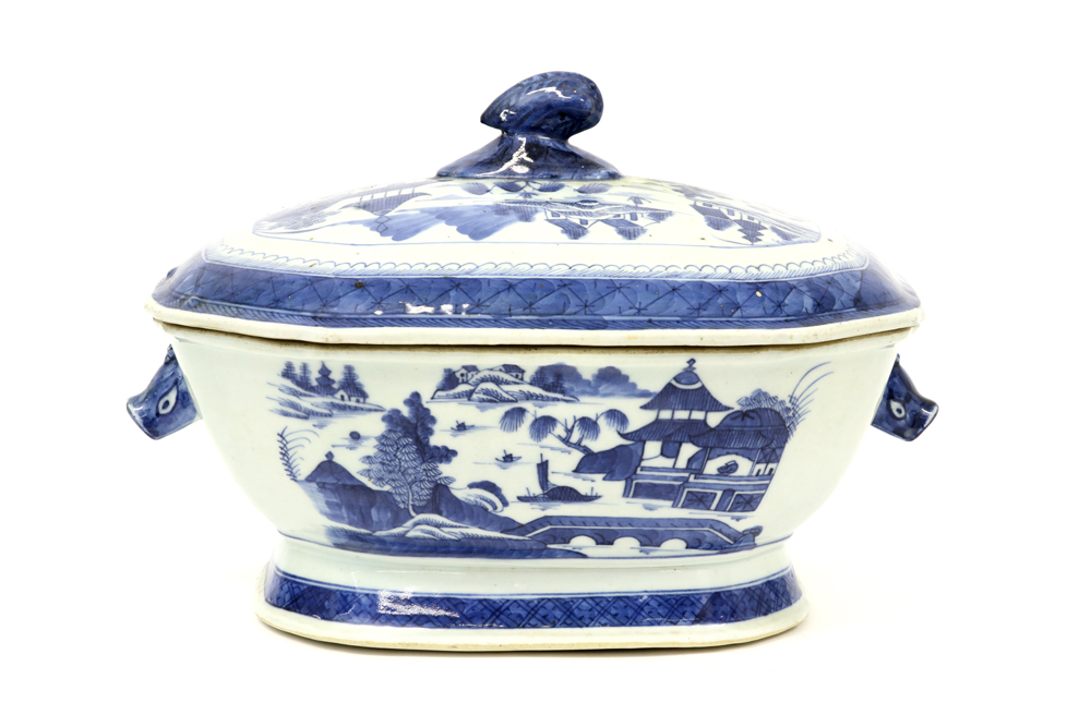 18th Cent. Chinese octogonal tureen with its lid in porcelain with blue-white landscape decor || - Bild 2 aus 4