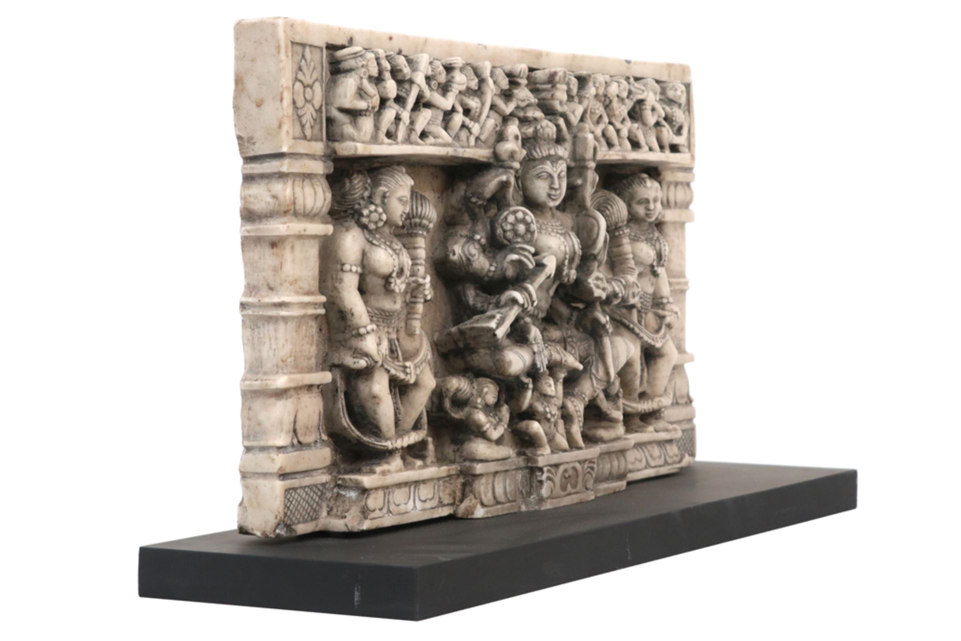 12th Cent. northern Indian white marble sculpture with a finely sculpted frieze with Durga - Bild 3 aus 4