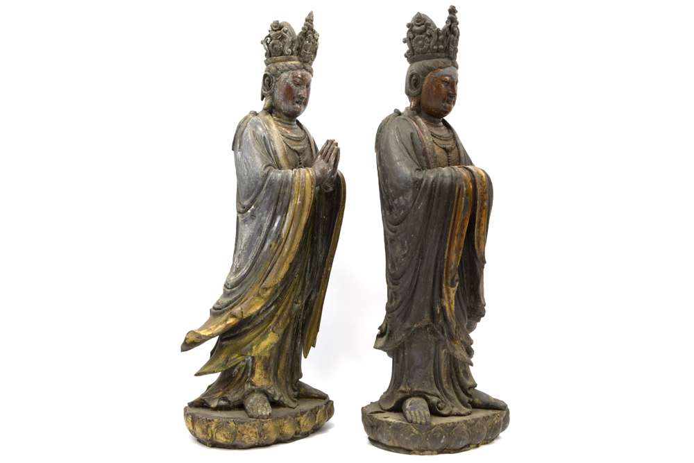 pair of quite big Chinese Qing dynasty "Buddhist Monk" sculptures in polychromed wood || CENTRAAL - Image 3 of 4
