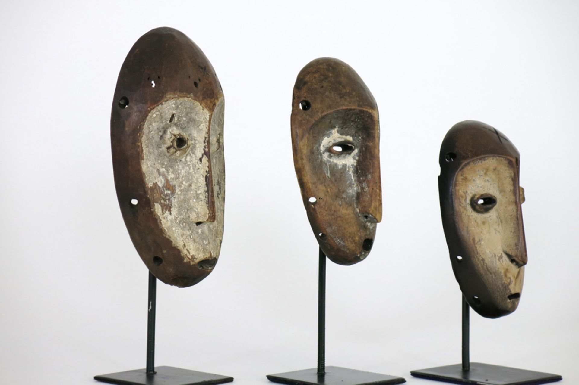 three African Congolese 'Lega' masks in wood with typical shape and features || AFRIKA - KONGO - - Image 2 of 3