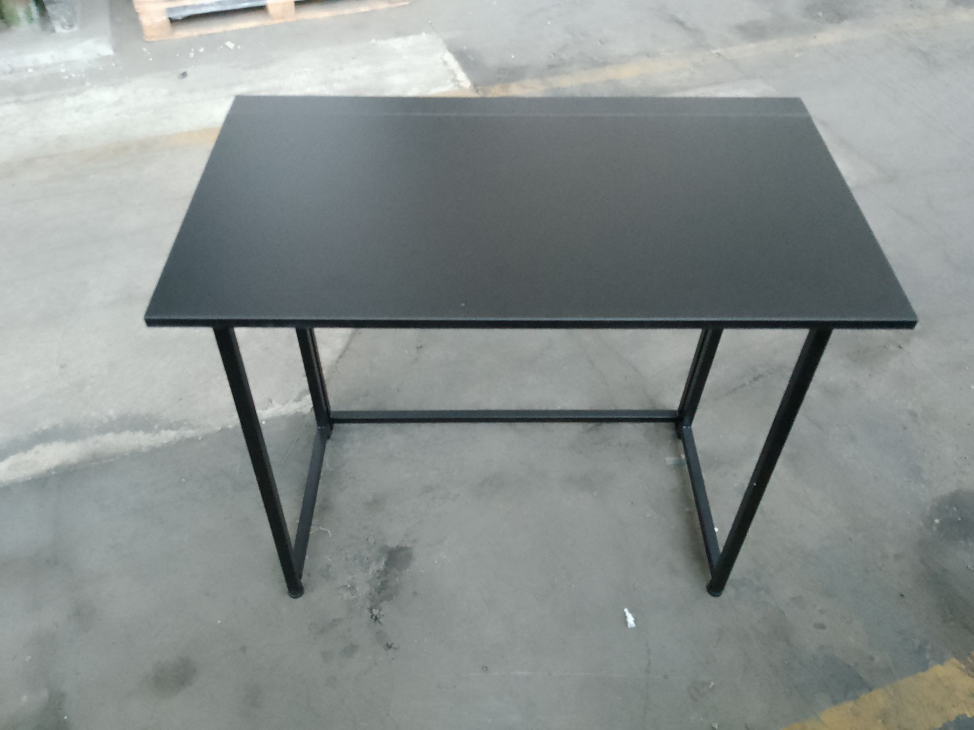 18 x Black Tables