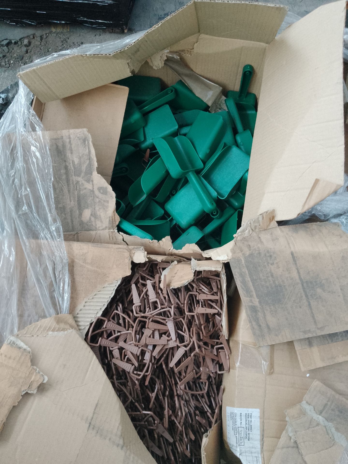 1 Pallet Full of Small Plastic Spades & Thousands of Plastic Accessories for Plant Pots