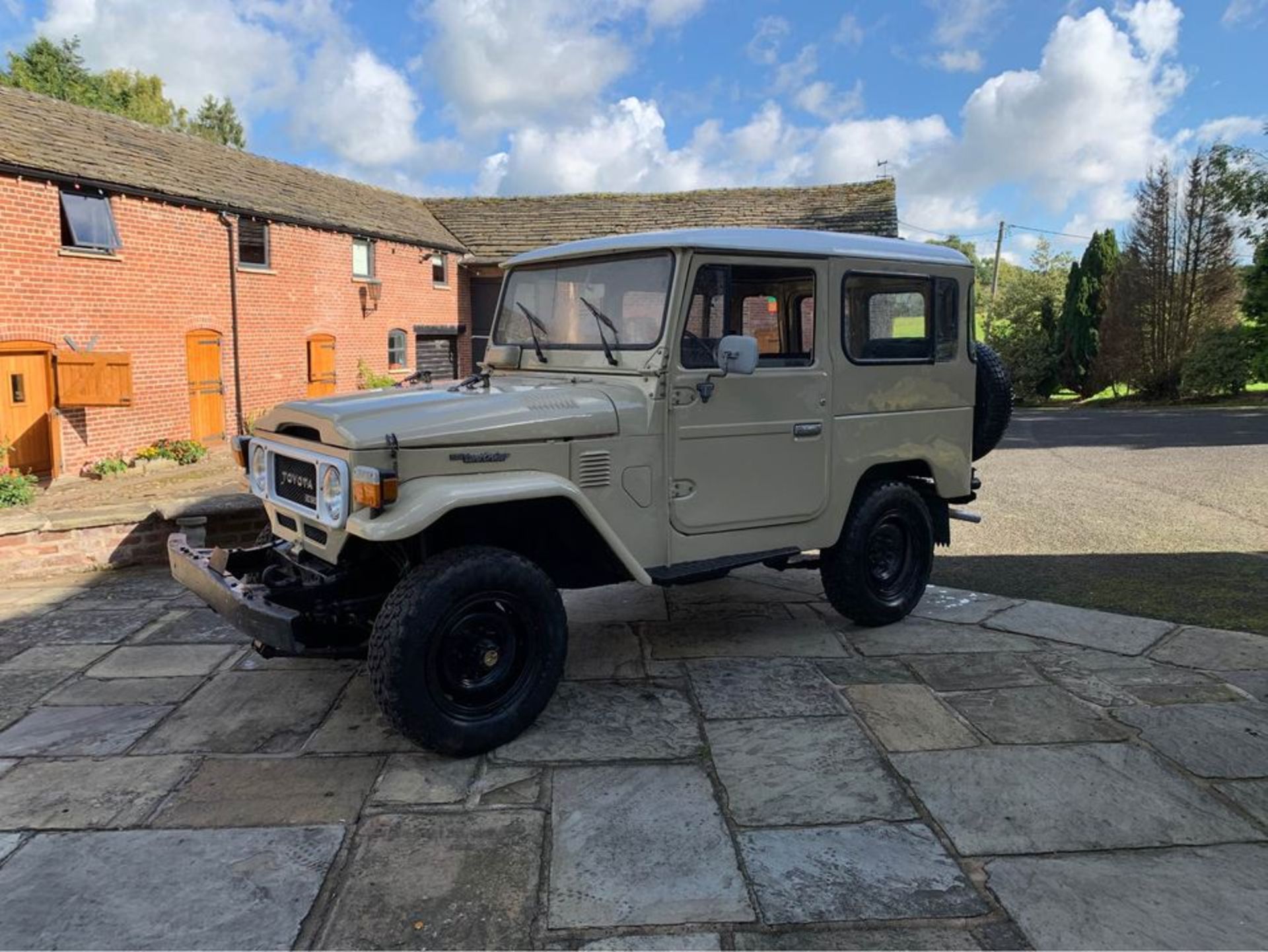 IMPORT - 1982 Toyota Land Cruiser BJ40 - Stunning Car - NO VAT ON HAMMER - Image 2 of 6