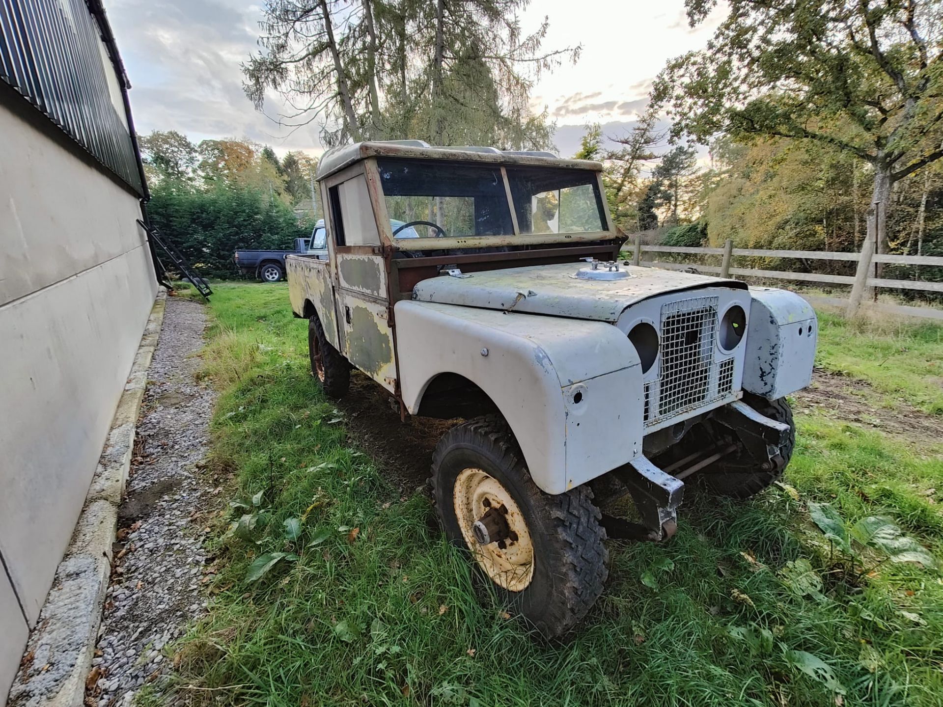 Land Rover 109 Series 1 Galvanised Chassis 107 body, 2 1/4 petrol engine new distributor & leads - Image 3 of 8