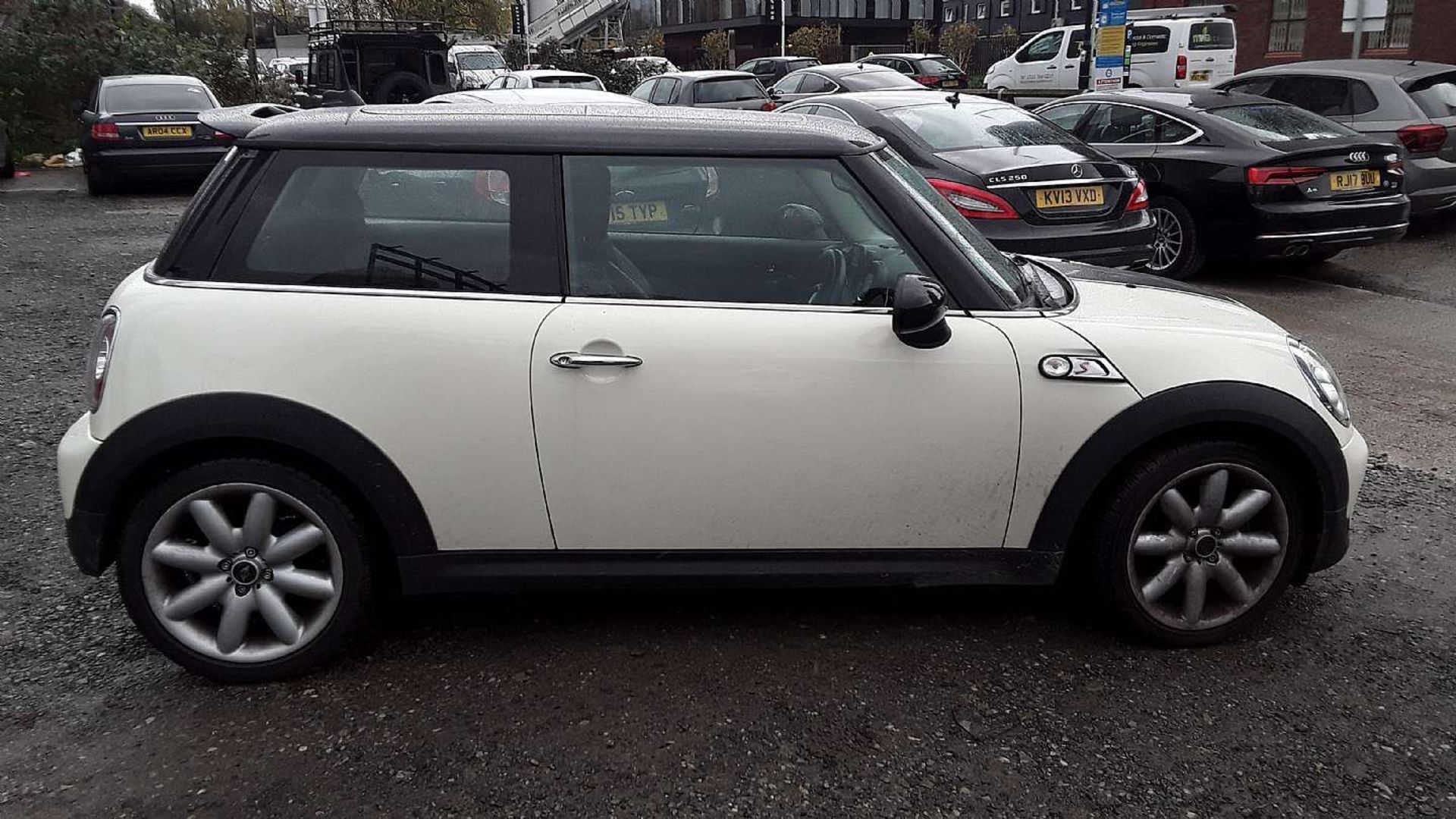 2011 Mini Cooper 1.6 S 3 Door Hatchback - 82,530 miles - 2 keys - Image 9 of 23