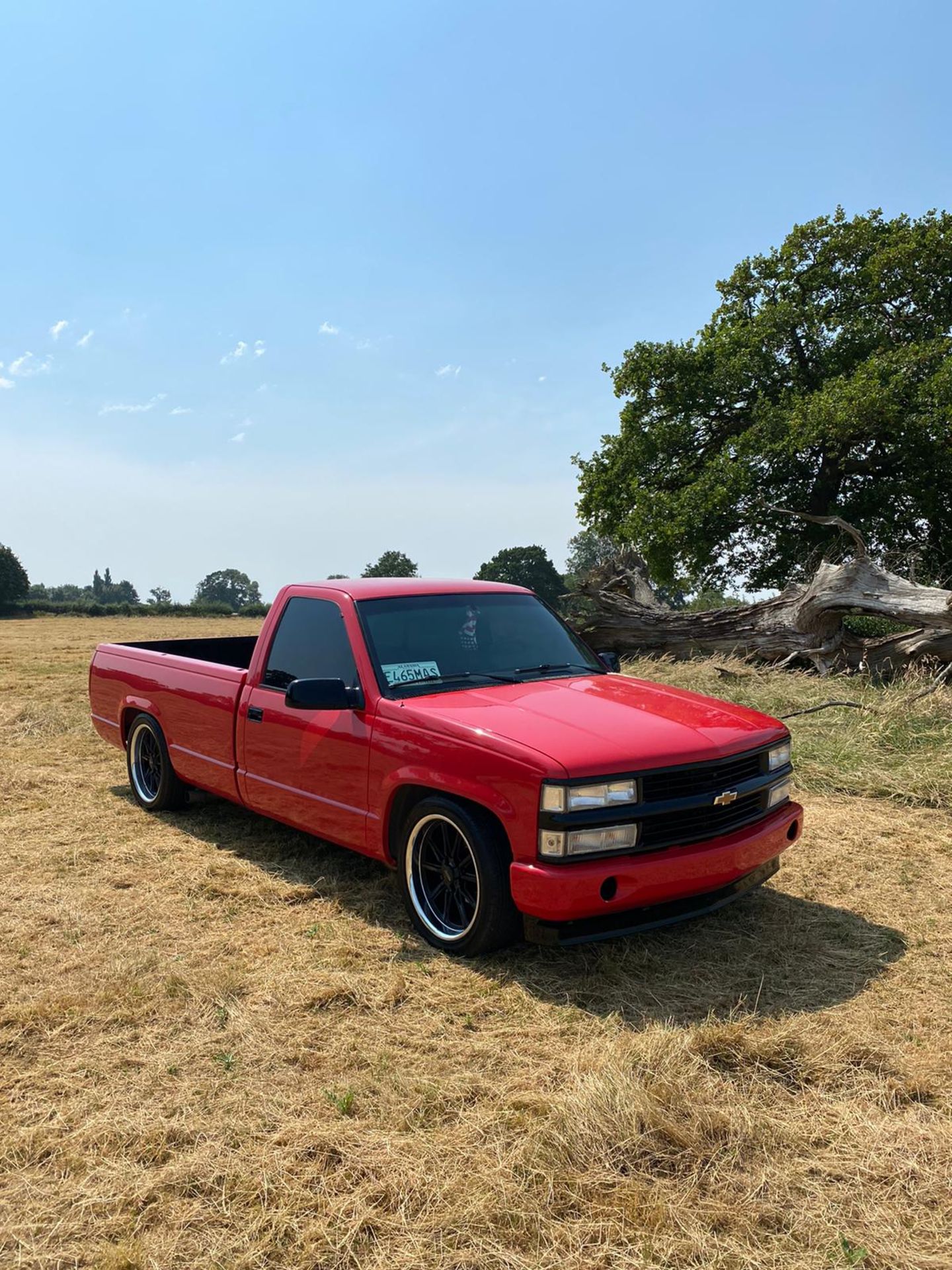Super Red 1988 Chevrolet C1500 / OBS / GMT-400 - Single cab long bed (8ft) - Image 9 of 15