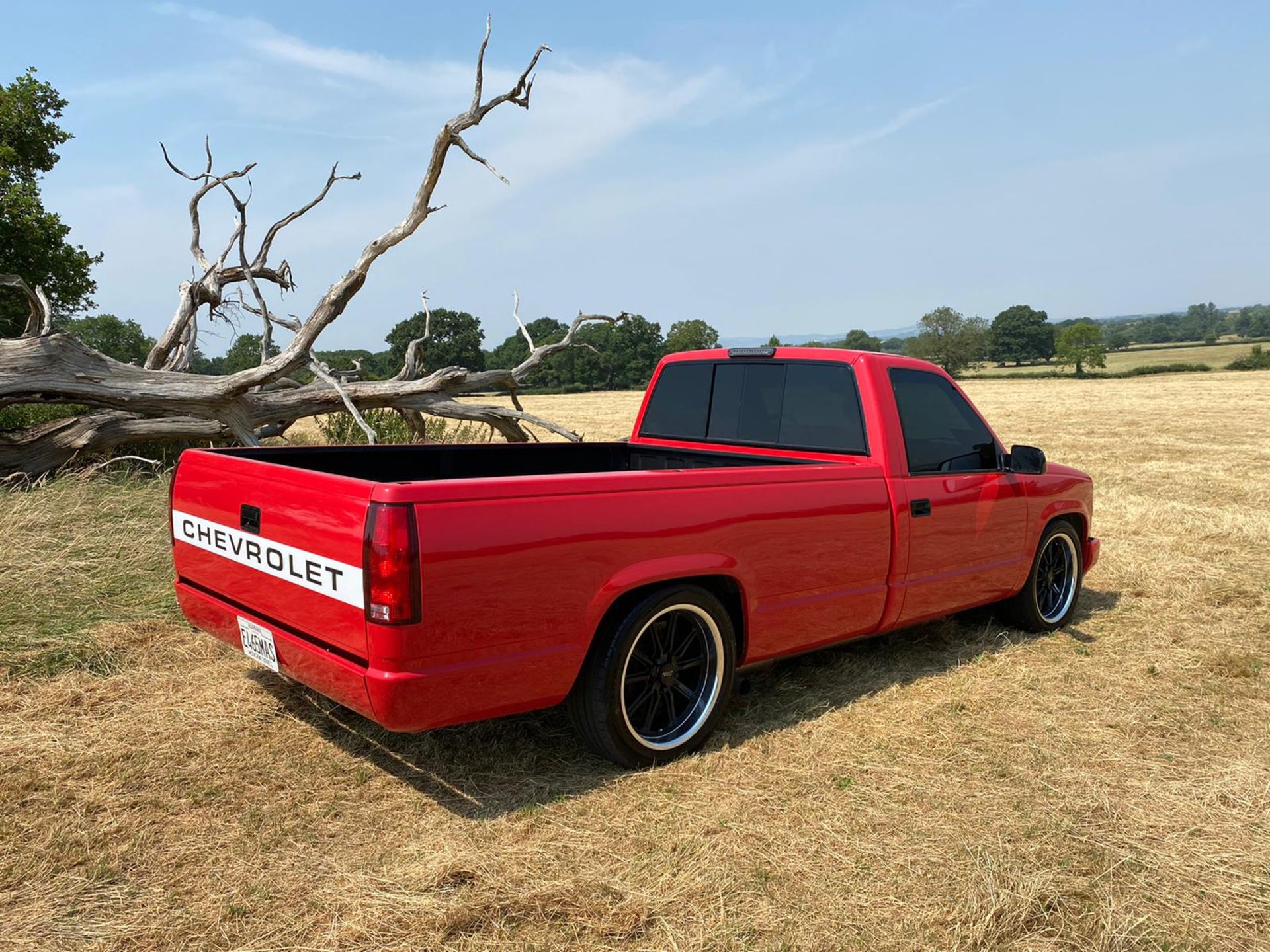 Super Red 1988 Chevrolet C1500 / OBS / GMT-400 - Single cab long bed (8ft) - Image 5 of 15