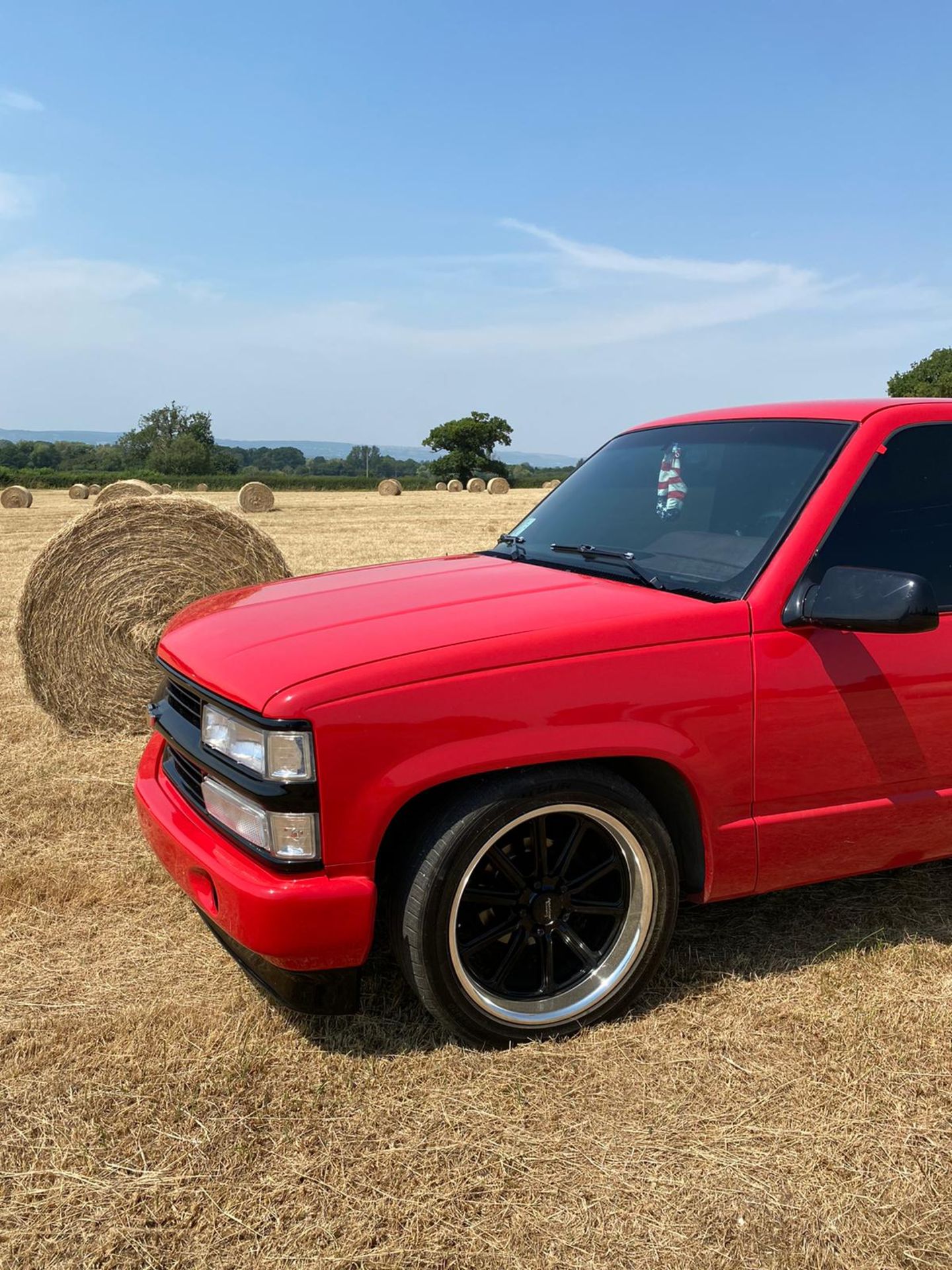 Super Red 1988 Chevrolet C1500 / OBS / GMT-400 - Single cab long bed (8ft) - Image 10 of 15