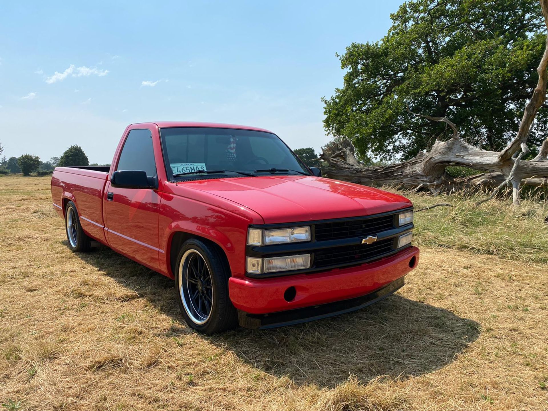 Super Red 1988 Chevrolet C1500 / OBS / GMT-400 - Single cab long bed (8ft) - Image 8 of 15