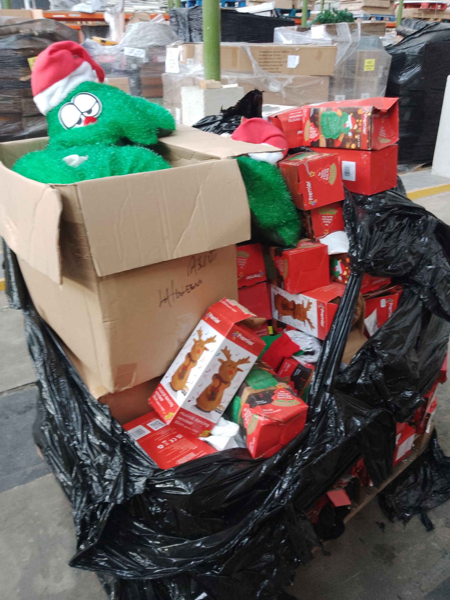 1 Pallet of mixed Christmas accessories including dancing figures - Customer returns