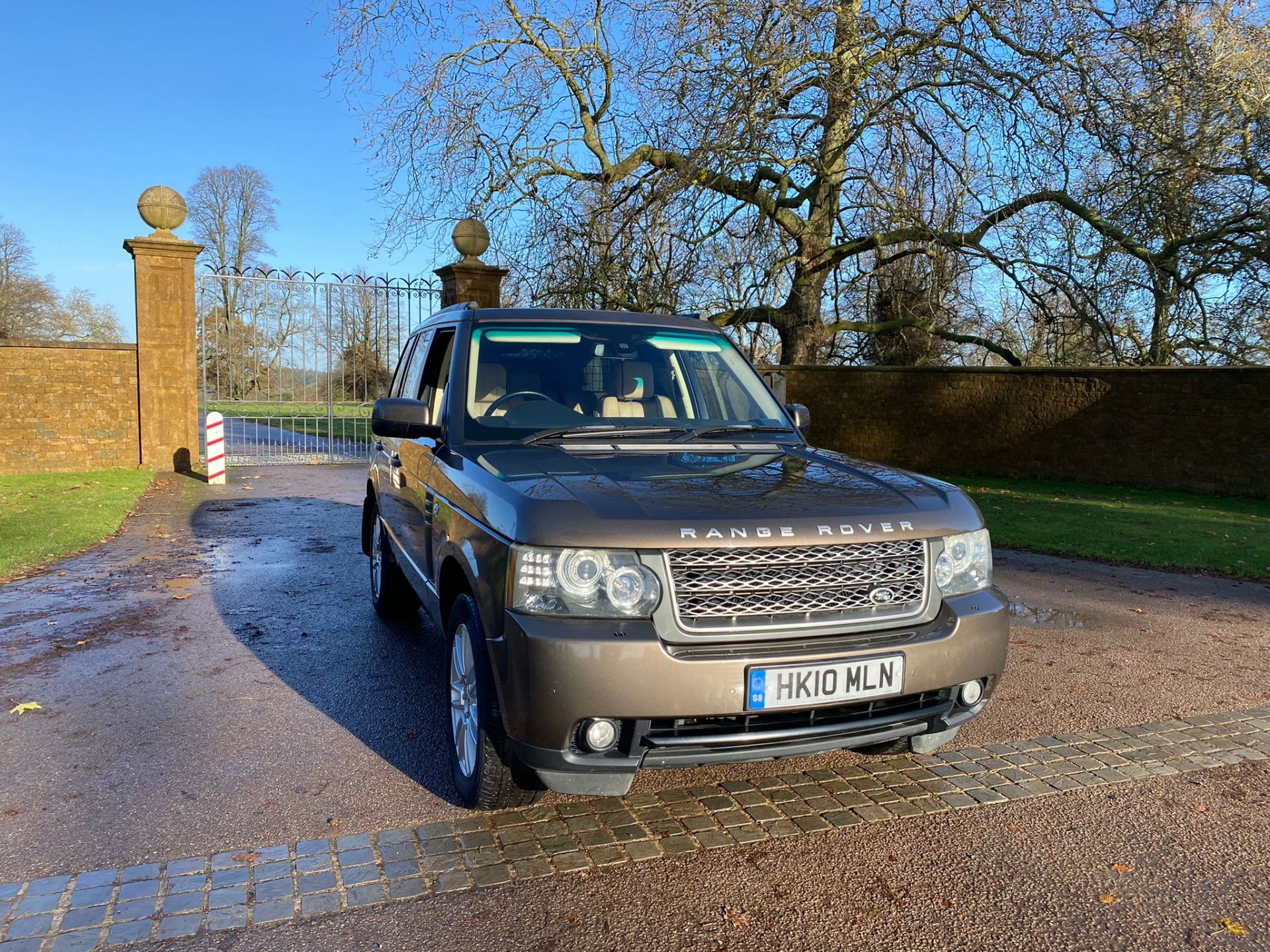 2010 Range Rover Vogue 3.6 TDV8 SUV ESTATE - LOW MILEAGE 74K MILES - Image 2 of 15