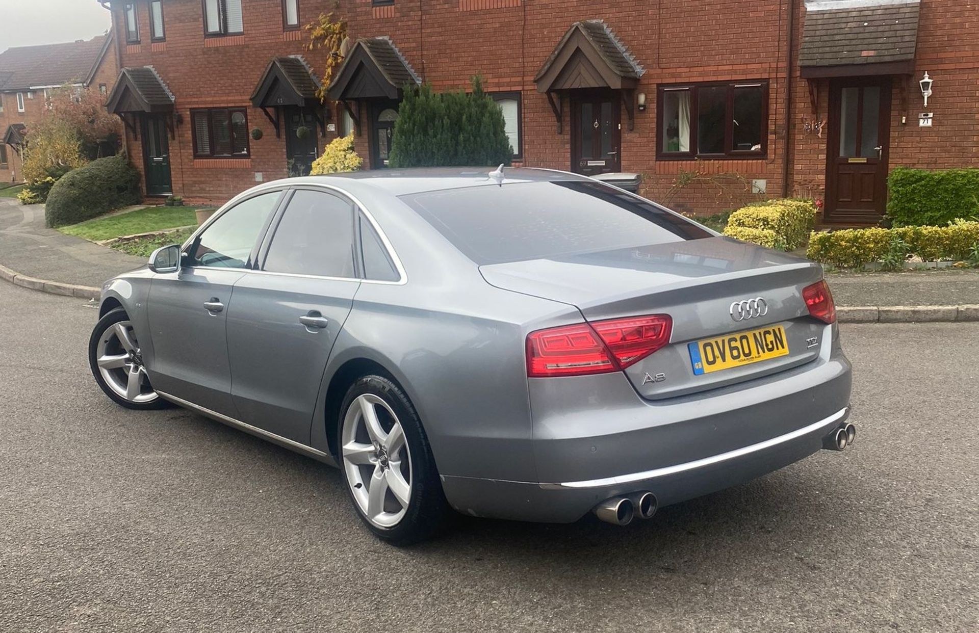 2010 AUDI A8 SE 4.2 TDI V8 QUATTRO AUTO GREY SALOON - 102k miles - PARKING SENSORS - OV60 NGN - Image 3 of 9