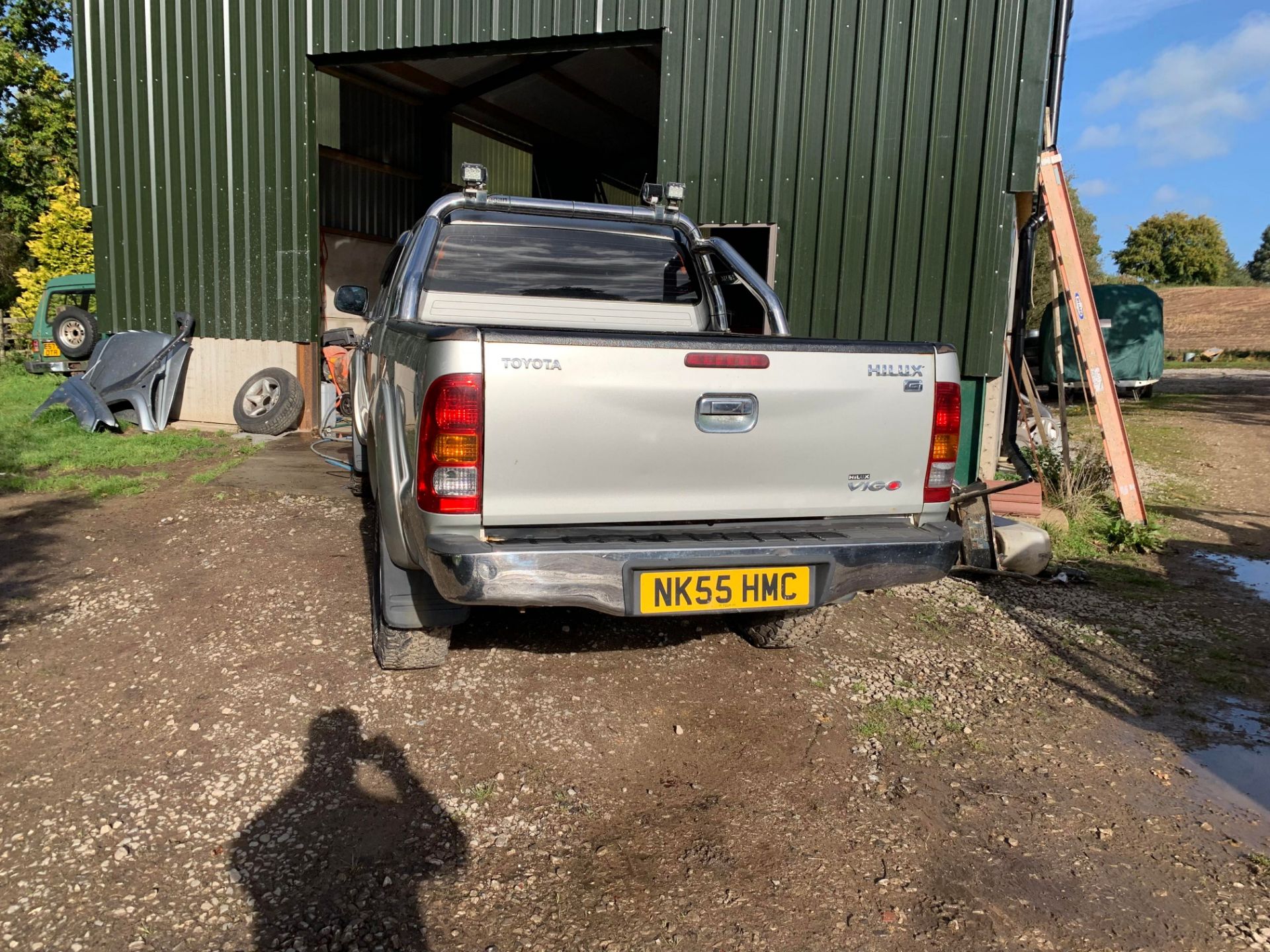 2005/55 Toyota Hilux Vigo 3.0 Diesel Silver - 175k miles - Leather bull bars - Chrome ladder rack - Image 5 of 9